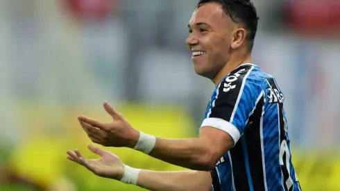 Foto: Thiago Ribeiro/AGIF - Pepê pode render mais de R$ 28 milhões ao Grêmio se for vendido ao Arsenal