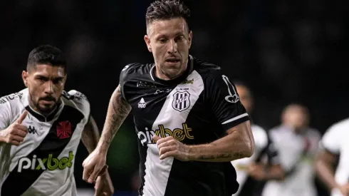 Foto: (Jorge Rodrigues/AGIF) – Fábio Sanches segue barrado pelo departamento médico da Ponte Preta