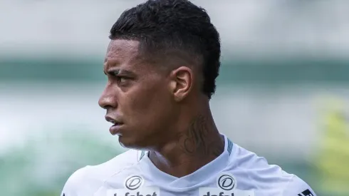 Foto: Robson Mafra/AGIF - Alef Manga vira assunto no Coritiba depois de curtida polêmica