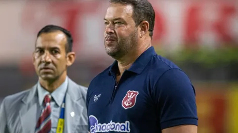 Celio Junior/AGIF - Roberto no comando da equipe.