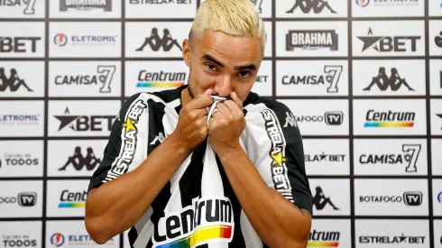 Foto: Vitor Silva / Flickr Botafogo - Rafael se rendeu a torcida do Glorioso e ao dono do clube