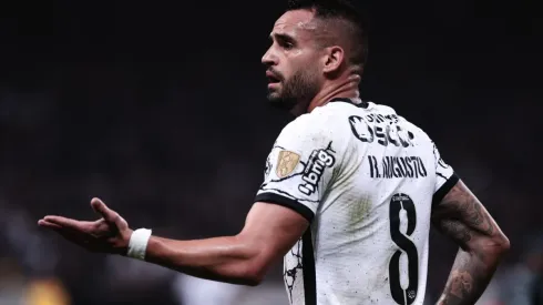 Renato Augusto com a camisa do Corinthians (Foto: Ettore Chiereguini/AGIF)