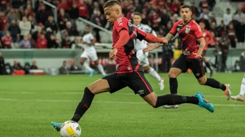 Robson Mafra/AGIF – Vitinho saiu machucado no último jogo do Athletico