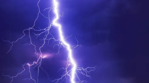 A tempestade tem uma forte relação com a onda de sons e águas vindas das chuvas