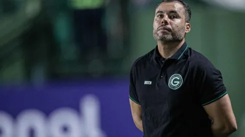 Heber Gomes/AGIF - Jair no comando do Goiás.