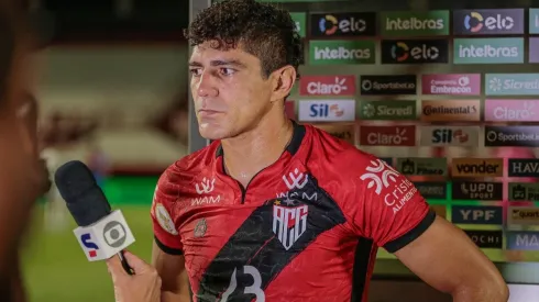 Foto: (Flickr Oficial Atlético-GO/Bruno Corsino/ACG) - Edson acredita que o Atlético-GO tem potencial para brigar pela parte de cima da tabela do Brasileirão