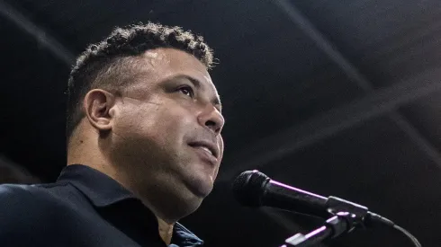 Ronaldo aproveita turbulência e aceita pagar R$ 30 milhões por titular do Fla