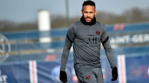 Neymar foi defendido por ídolo do PSG em relação às críticas que tem sofrido