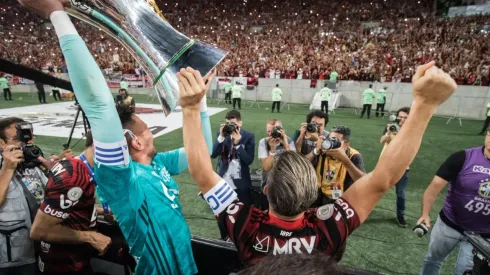 Foto: Bruno Baketa/AGIF - Diego Ribas e Diego Alves se envolveram em polêmica recente com o técnico Paulo Sousa