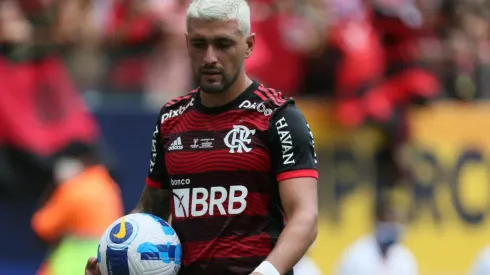 Foto: Gil Gomes/AGIF - Jornalista indica jogador do Corinthians para a reserva de Arrascaeta