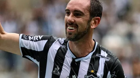 Diego Godín chegou ao Atlético-MG no início do ano (Foto: Fernando Moreno/AGIF)