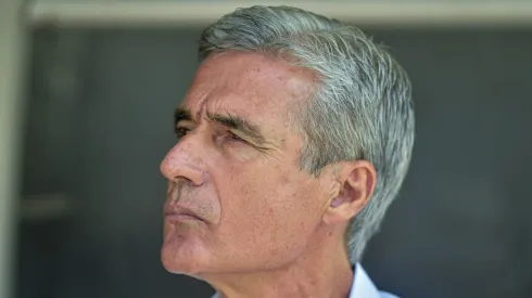 Foto: Thiago Ribeiro/AGIF - Zagueiro desejado por Luís Castro toma decisão sobre futuro