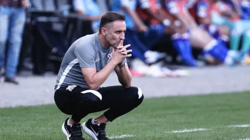 Ettore Chiereguini/AGIF. Vítor Pereira vê trabalho com a base do Corinthians como saída para suprir carências no elenco