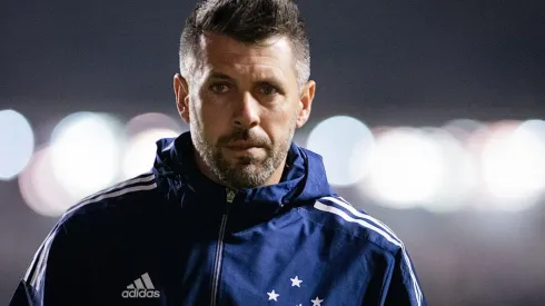 Comentarista sai em defesa de Pezzolano após técnico criticar desempenho da equipe