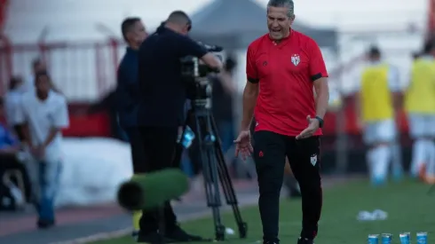 Agif/Heber Gomes – Atacante de Jorginho comemora primeiro gol com a camisa do Atlético-GO e faz sua antiga torcida feliz