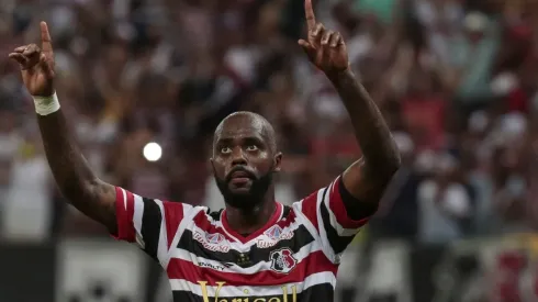 Agif/lexandre Gondim/JC Imagem - Grafite chama torcida para jogo do Santa Cruz marcado por ação social