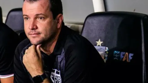 Divulgação/CRB. Daniel Paulista terá problemas para escalar o CRB que enfrentará o Cruzeiro no Mineirão