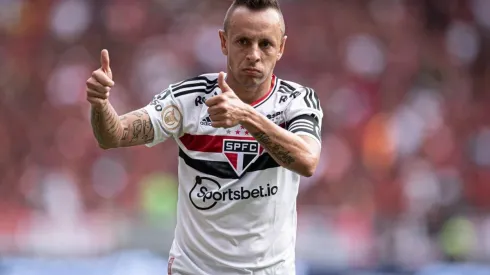 Jorge Rodrigues/AGIF - Rafinha tomou decisão sobre o futuro.