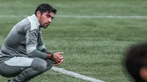 Medalhão de Abel 'desconversa' sobre futuro e afirma estar feliz no Palmeiras: