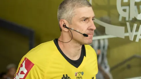 Foto: Robson Mafra/AGIF | Daronco foi o alvo dos cantos homofóbicos por parte da torcida do Avaí