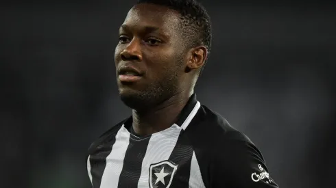 Foto: Thiago Ribeiro/AGIF - Patrick de Paula: volante foi vaiado pela torcida do Botafogo no jogo contra o Goiás