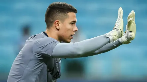 Foto: Pedro H. Tesch/AGIF – Brenno hoje é o titular de Roger Machado na Série B