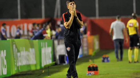 Agif/Jhony Pinho – Fabiano Soares lamenta na Série C e torcida do Vitória fica na bronca