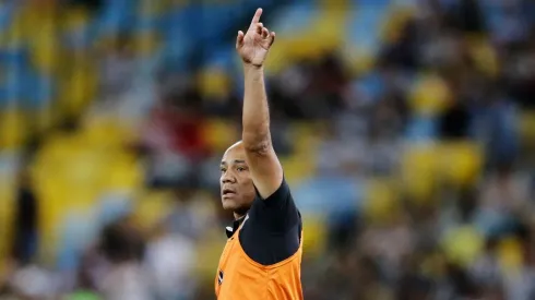 Agif/Paulo Campos – Em apresentação da Portuguesa, Sérgio Soares tem reforço importante no meio de campo