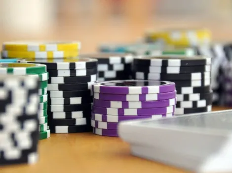 Copa do Mundo de poker: POLÊMICA! Massagem nos mamilos de um jogador termina em demissão e revolta