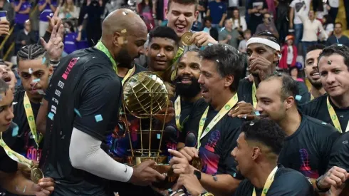 Franca é campeão do NBB pela primeira vez — Foto: Divulgação CBV