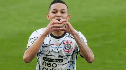 Adson foi destaque do Corinthians na partida contra o Juventude (Foto: Marcello Zambrana/AGIF)