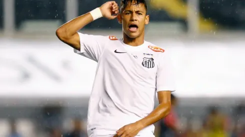 Ricardo Saibun/AGIF. Neymar deixou o Santos em 2013 rumo ao Barcelona