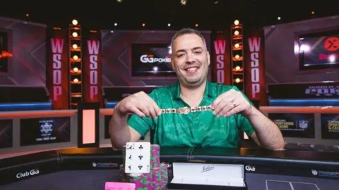Rob Wazwaz chegou na terceira mesa final da vida dele na WSOP e conseguiu um bracelete (Foto: Hayley Hochsteller/PokerNews)