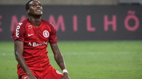 Foto: Thomás Santos/AGIF | Saída de Edenílson fica em 2º plano