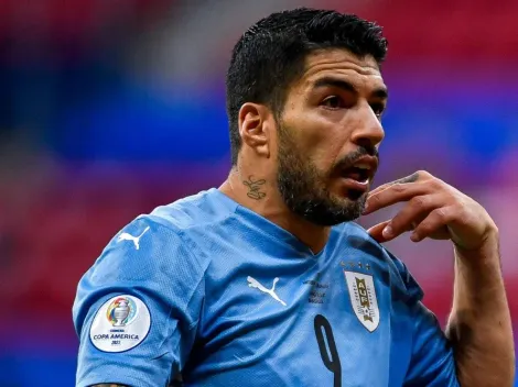 Ex-Corinthians fala sobre atacante polêmico no Liverpool e revela que ofensivo imitava Suárez