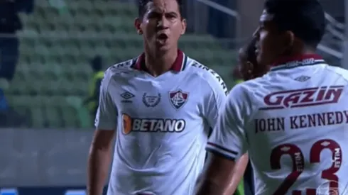 Foto: Reprodução/TV Globo - Ganso e John Kennedy: meia cobrou o jovem atacante do Fluminense após chance perdida