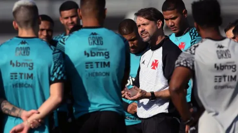 Foto: Daniel RAMALHO / CRVG - Maurício Souza inicia trajetória no Vasco neste final de semana em Londrina