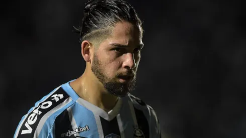 Foto: Thiago Ribeiro/AGIF - Benítez: convicção da diretoria, meia vem decepcionando no Grêmio