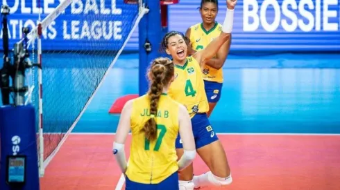 Seleção feminina na VNL 2022 (Foto: Divulgação/FIVB)