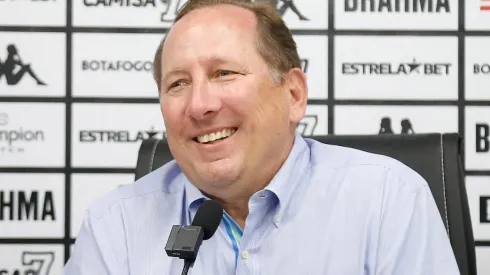 Compra do Botafogo surte efeito e Textor já tem outra equipe na mira