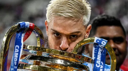 Foto: Kely Pereira/AGIF - Lucas Crispim: meia foi afastado do elenco do Fortaleza após polêmica