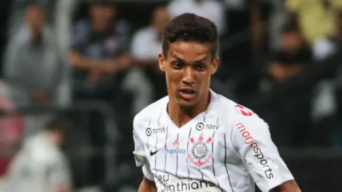 Pedrinho deve chegar ao Atlético-MG (Foto: Marcello Zambrana/AGIF)