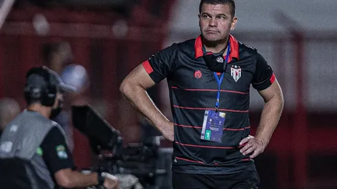 Ex-técnico do Atlético-GO, Umberto Louzer aceita novo desafio e vira rival no Brasileiro