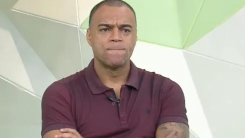 Denílson aponta favorito entre Galo e Flamengo e alerta: “Muito cuidado”