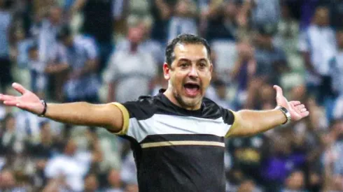 Foto: Lucas Emanuel/AGIF – Marquinhos Santos se pronunciou após a derrota no clássico