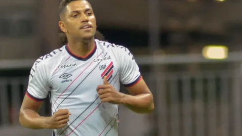 Foto: Jhony Pinho/AGIF – Pedro Rocha: decisivo para o Athletico contra o Bahia