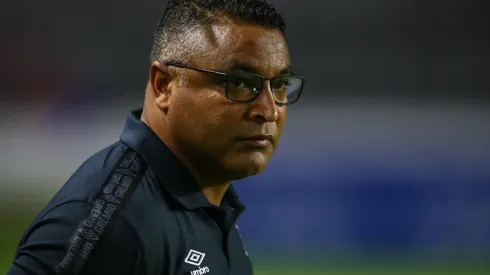 Foto: Lucas Uebel/Grêmio/Divulgação - Roger Machado: técnico descartou a chegada de meio-campista