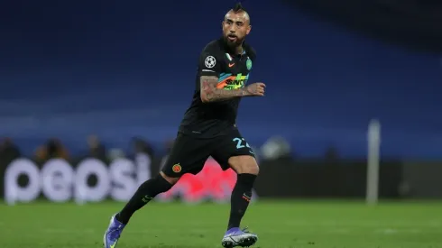 Vidal e Flamengo negociam para a chegada do chileno na Gávea
