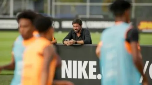 Duílio sai na frente e Flamengo vê Corinthians fazer proposta por volante do futebol europeu