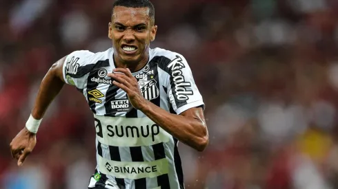 Madson tem contrato com o Santos até dezembro (Foto: Thiago Ribeiro/AGIF)